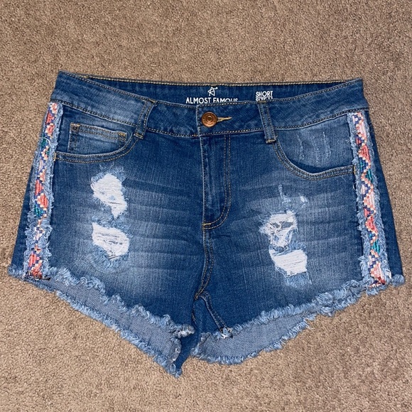 Short En Jean Almost Famous - Taille 3 Juniors - Poche à Boucle Design - Occasion Très Bon état